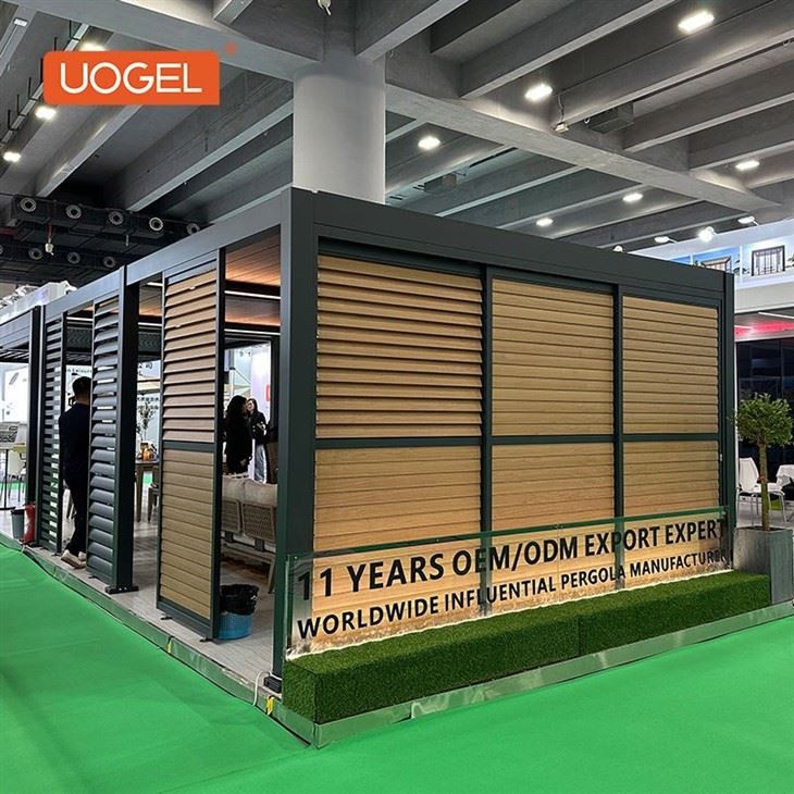 25.11.19-pergola with electric louvers-2